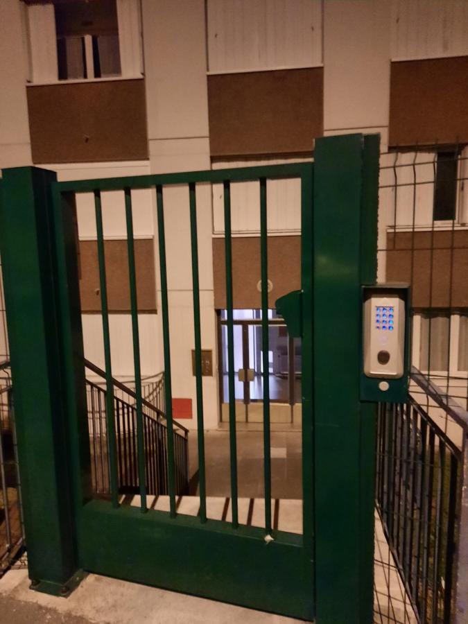 Grand Appartement Fonctionnel Et Calme Sur Lyon8 A 2 Pas Du Metro Kültér fotó